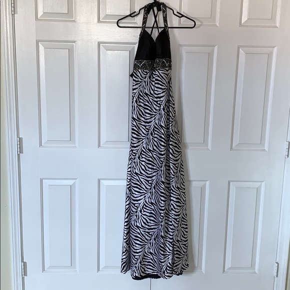 🦓 Zebra Prom Dress - Picture 2 of 8